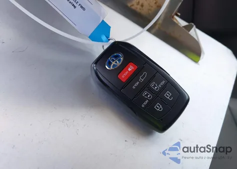 2025 Toyota Sienna Xle z USA, uszkodzony, nr VIN 5TDYRKEC2SS239038